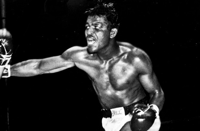 How many Knockouts does Sugar Ray Robinson have?